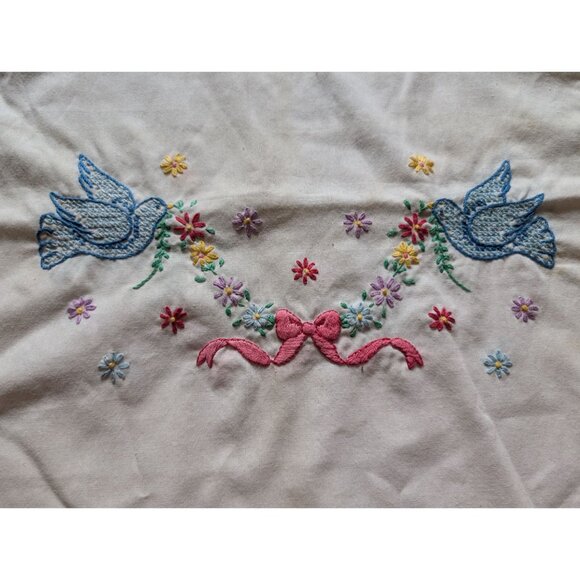 Vintage Embroidered Table Runner With Blue Doves & Pink Bows Lace Trimmed 40" x - Picture 3 of 5